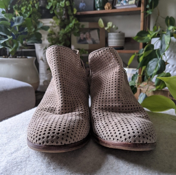 Sam Edelman | Paula | 7.5 | Perforated Suede Buckle Ankle Booties Tan - Picture 6 of 14